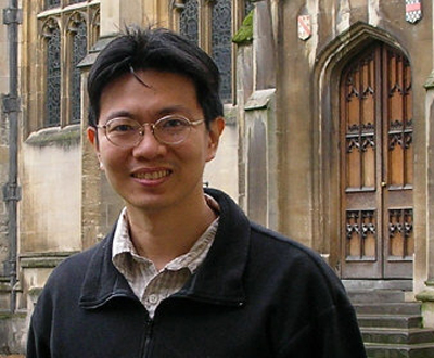 華裔學者黃承元以十年研究寫成的「莎士比亞中國行旅」,最近獲獎。(圖:黃承元提供)