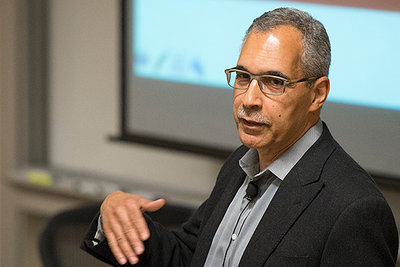 Claude Steele, dean of the Graduate School of Education, presents a report at the Faculty Senate meeting on Thursday.