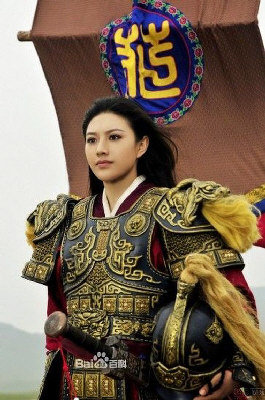 侯夢瑤飾演花木蘭,眉宇間英氣煥發。(取材自百度)
