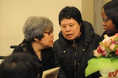 王洞與夏志清自閉症女兒參加追思會。(記者許振輝/攝影)