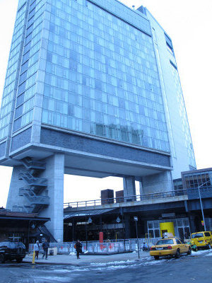 曼哈坦的標準旅館(Standard Hotel)被推高至4億元成交。中國公司以3億多元出價敗北。(韓傑/攝影)