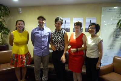 「最近的距離」視覺展開幕,左起中華文化基金會項目總監陳暢、Adam Hathaway、李美玲、Karen Leslie Ficke和中華文化基金會行政主任鄧式美。(記者關文傑/攝影)