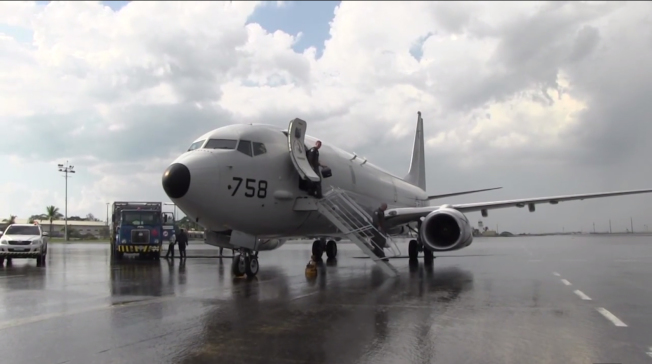 美國海軍P-8A「海神」偵察機任務後返抵菲律賓克拉克空軍基地。(美國海軍視頻截圖)