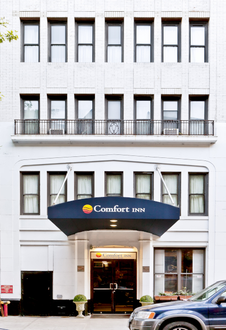 这家中央公园旁的“Comfort Inn”旅馆,去年发生过于猛烈的性爱后,一名男子死亡。(hotelcentralparkny网)