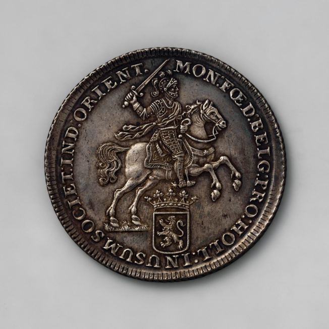 史前館「尋找東方金銀島」展出西班牙銀幣。（圖：史前館提供）