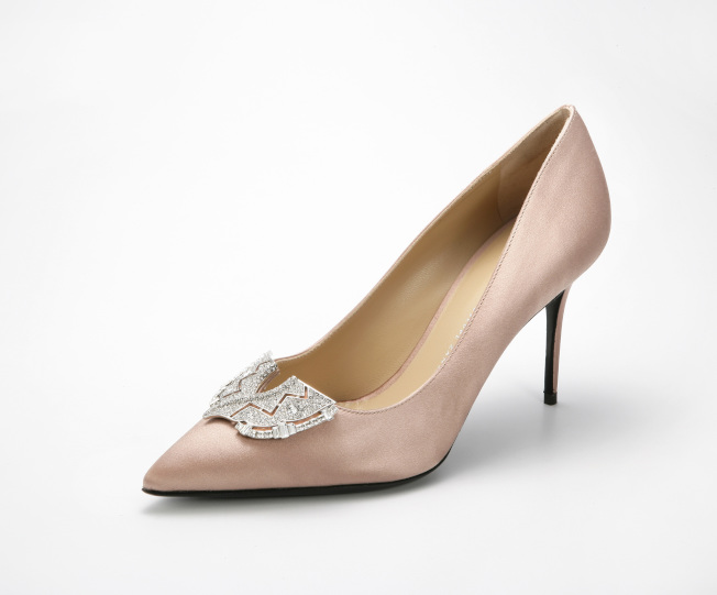 Giuseppe Zanotti Design裸色水鑽裝飾高跟鞋。(圖:Giuseppe Zanotti Design提供)