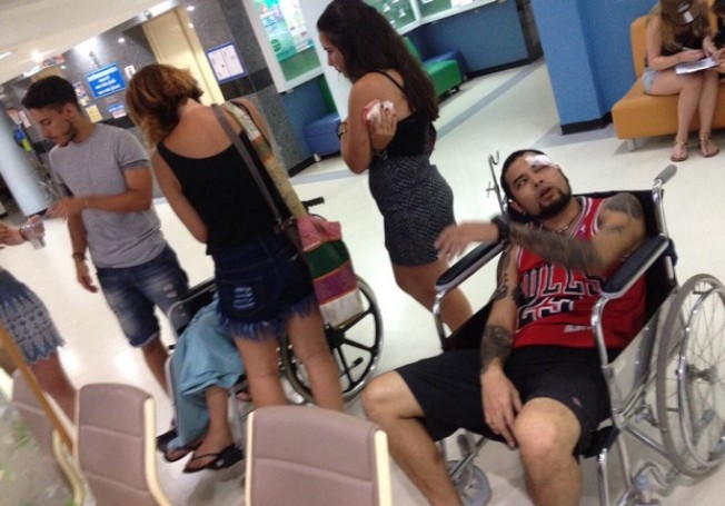 爆炸案發生後，傷者被送往醫院治療。（取材自Bangkok Post）