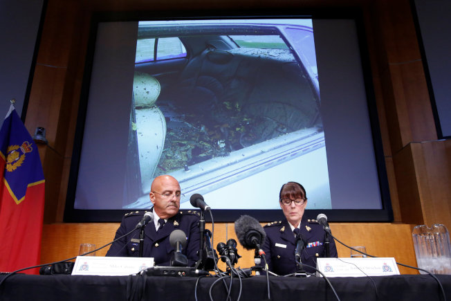 加拿大皇家騎警聯邦警務副警長卡巴納（左）表示，美國聯邦調查局日前提供加國警方一支「殉難」錄影帶，影帶中的男子朱萊佛對著鏡頭表示，他宣誓效忠IS，準備展開自殺式暴力行動。（路透）