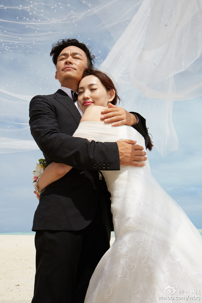王寶強（左）去年才剛與馬蓉拍婚紗。（取材自微博）