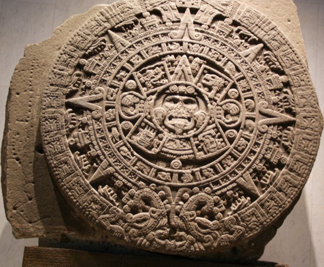 墨西哥國寶「阿茲特克太陽石」是祭神儀式的祭石，表達了阿茲特克文明的宇宙觀。