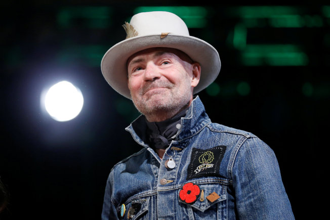 ����ҡ���ֶ�(Tragically Hip)��52���������������Gord Downie����ѡ2016������������(·͸)