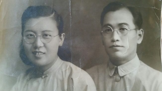 令狐萍的雙親令狐溥及馬慧瑗，攝於1945年。（令狐萍提供）