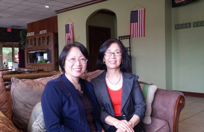 令狐萍教授(右)接受周密訪問。(周密提供)