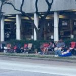 名牌開限時店？ 華人空等也甘願