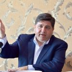 角逐伊州長提名人 「億萬富豪」訪華埠