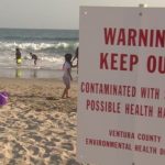 汙水誤排入海灘 民眾照玩不甩警告