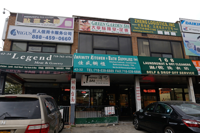 「大學點推拿‧足療」店日前遭五名惡少搶劫。(記者朱澤人/攝影)