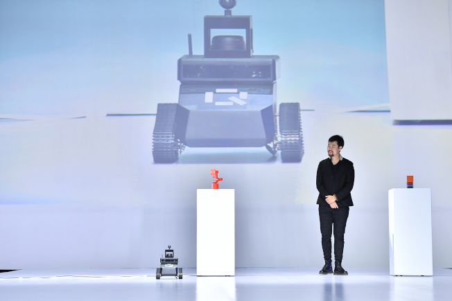 2017百度世界大会上,百度发布了三款人工智能家居产品,将会抢先在中国市场亮相。(新华社)