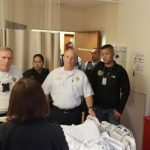 芝加哥第九警分局局長 探視被毆91歲華翁