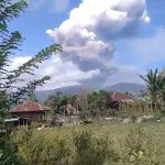 禍不單行!印尼蘇拉威西才遇強震…又火山爆發