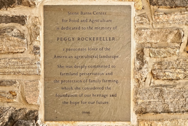 位於哈德遜河谷Pocantico Hills的Stone Barns Center for Food and Agriculture是一個既富休閒又有教育功能的農牧場,是為了紀念農場女主人佩姬.洛克菲勒女士而成立。