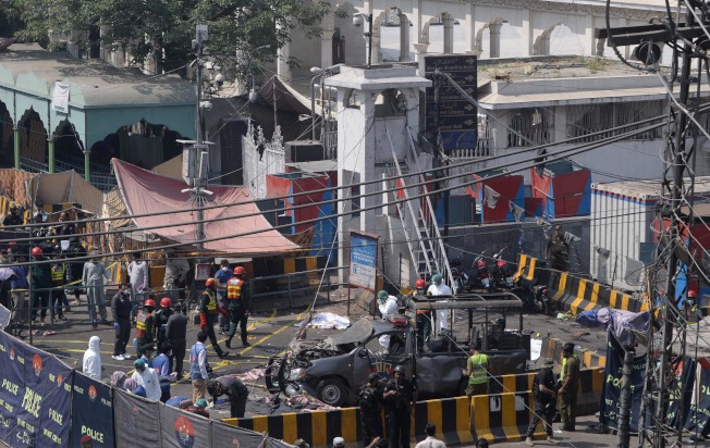 巴基斯坦警方表示，東部拉合爾市（Lahore）一座伊斯蘭教蘇菲派聖殿今天遭到自殺炸彈攻擊，至少10人喪命、24人受傷。Getty Images