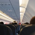「不要說西語」 西裔女作家機上被制止 乘客空服員貼心解圍
