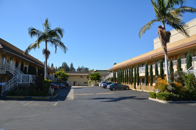 位於北大西洋道420號、與AMC影城為毗鄰的「統帥大酒店(Monterey Park Inn)」有望新一年打造全新商住社區,同時已經確認酒店品牌為套房假日酒店(Holiday Inn Suite)。(本報檔案照)