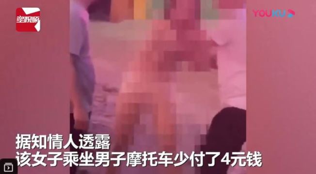 女子欲掙脫男子。（視頻截圖）