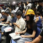 記者戴頭盔出席 港警趕人不成 取消記者會