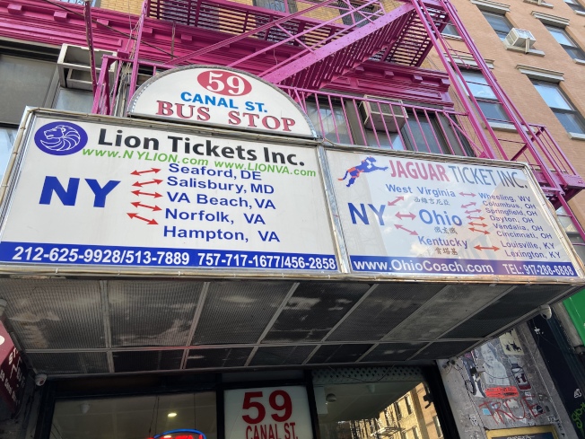 位于曼哈顿华埠的Ohio Coach票务站，负责售票及为旅客提供候车室。(记者郑怡嫣/摄影)