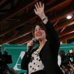 民主黨初選首戰 愛州計票大延宕 陰謀論滿天飛