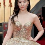 「花木蘭」首映 劉亦菲首談武漢家人 李連杰愛女曝光