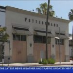 商家門窗釘木板保安 警方不鼓勵