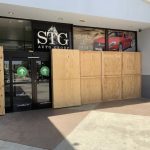 南加安大略市解除宵禁 但商場仍如臨大敵
